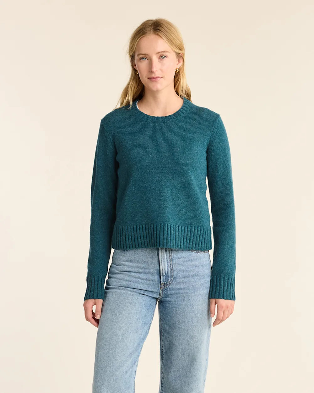 Model Photo of Front of Pendleton Women's Relaxed Shetland Collection Crew Pullover / Deep Teal Heather