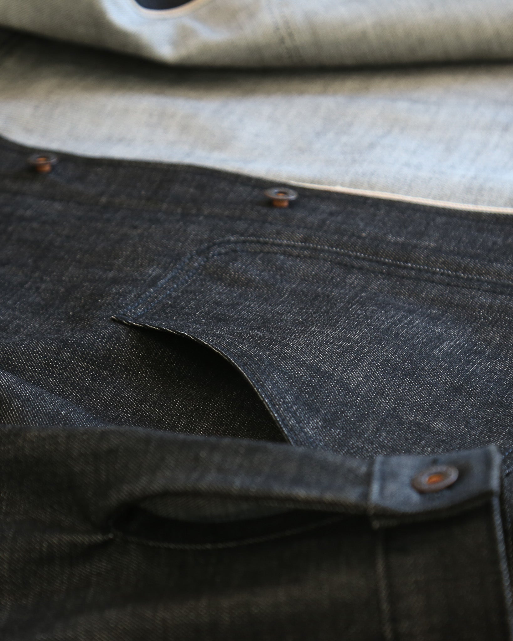 Tarmac X129 15.5 Oz Black Warp White Weft Red Line Selvedge