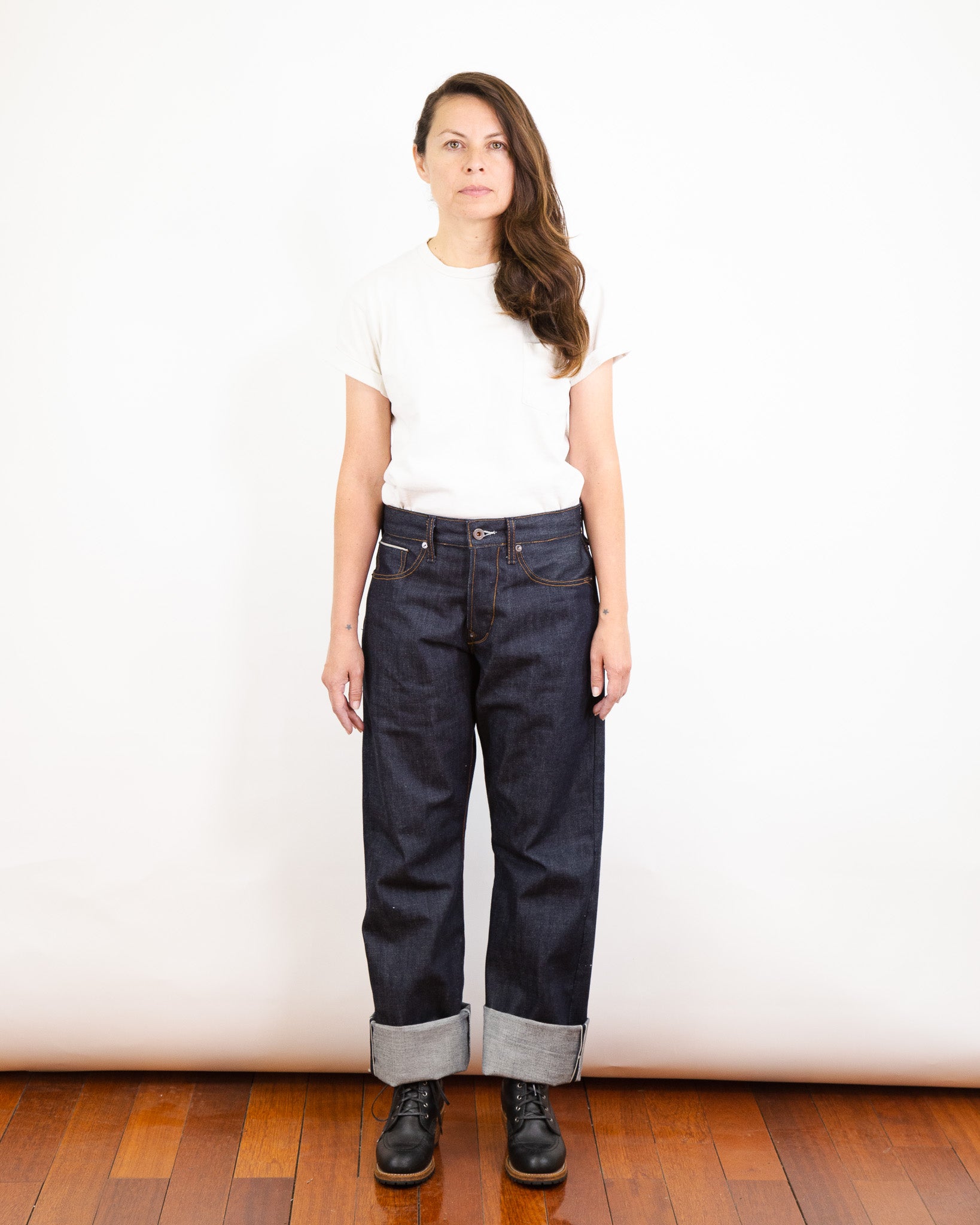 Women's Model Photo of Front of Railcar Black Lot 001