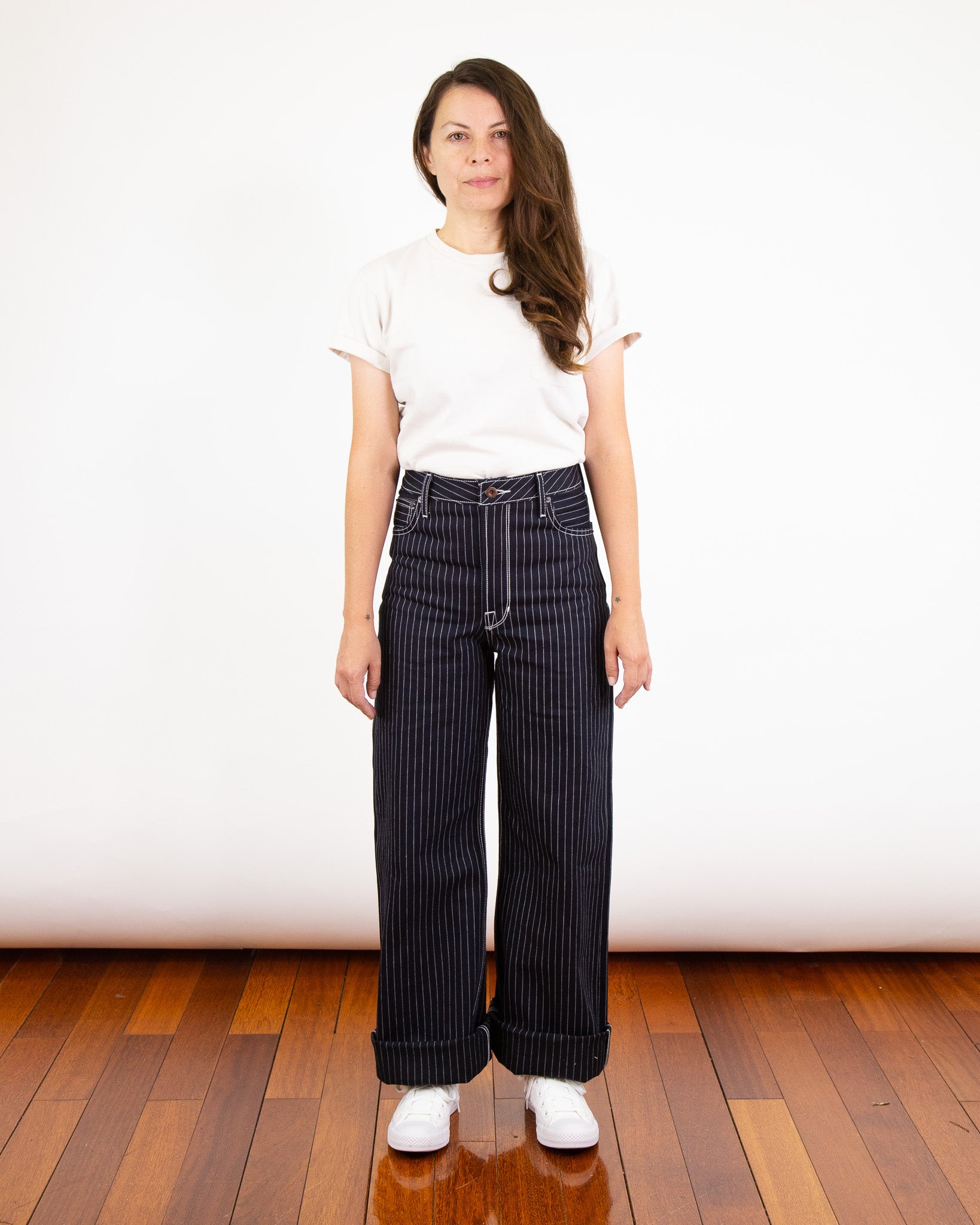 Front View of Model wearing Shadow Wabash Emily fit